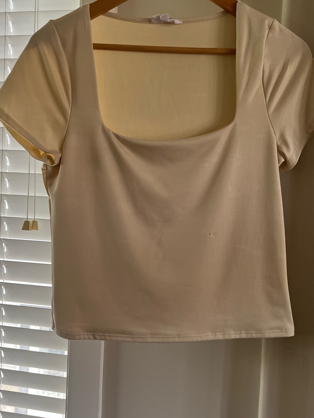 Live in the moment - Square Neck Cream Crop Top with Short Sleeves